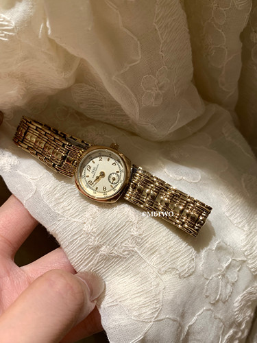 别致美手表女轻奢小众复古小金表手链表精致小巧钢带石英表小表盘 - 图1