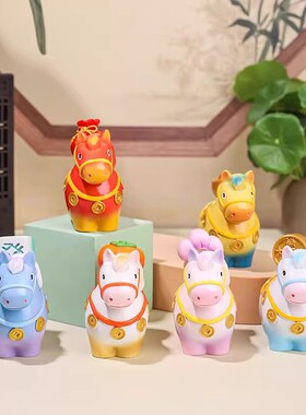 马年吉祥物公仔装饰马上有钱摆件