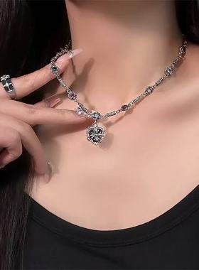 甜酷爱心十字花吊坠项链女小众