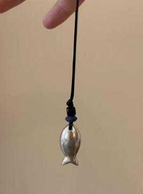 银色小鱼吊坠项链女韩系ins简约