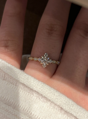 雪绒花优雅仿钻爆闪金色戒指女食指戒指环