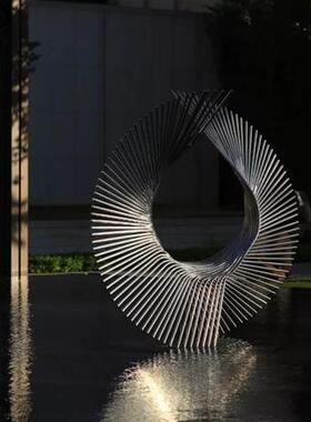 不锈钢雕塑定制大型户外镜面圆环鹿金属发光镂空学校园林广场摆件