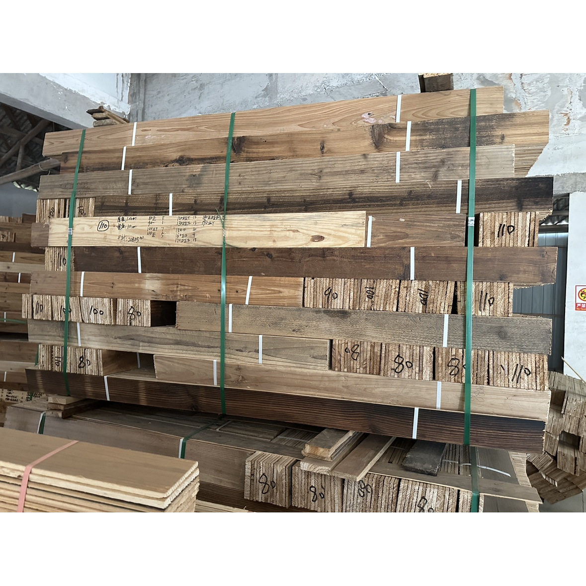 仿旧装修原木色老木板旧木板复古风化木板实木地板仿古背景墙装饰,淘宝优惠券,粉丝福利购,淘宝优惠卷