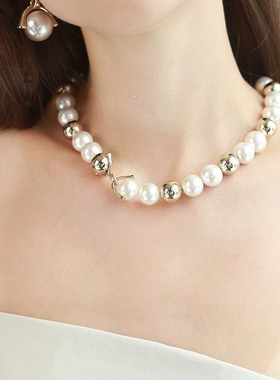 RetroChic维多利亚圆月项链