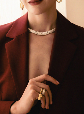 RetroChic白色圣蛇项链