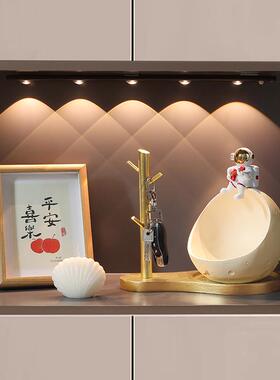 太空人太空人玄关柜入户钥匙收纳摆件进门高档置物架家居装饰托