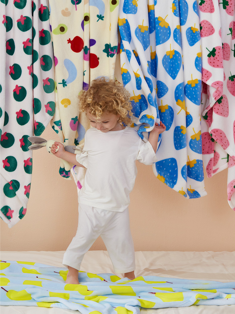 英氏儿童盖毯法兰绒毛毯宝宝外出午睡小毯子空调毯冬沙发盖毯保暖