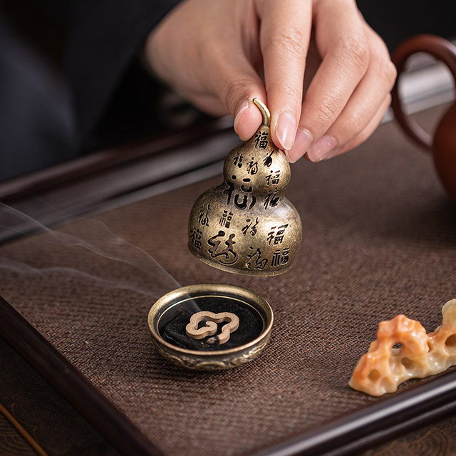 Creative alloy gourd small incense burner household mini auspicious cloud plate incense burner Zen tea room desktop small aromatherapy burner