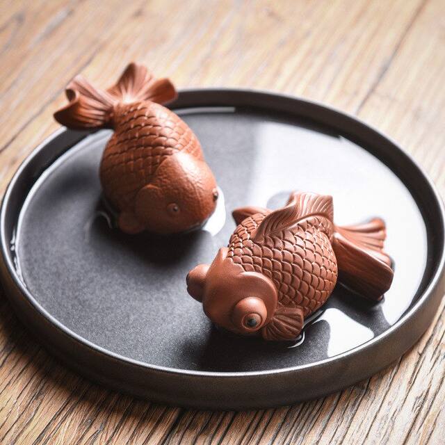Purple sand goldfish tea pet ornaments can be used to raise fish tanks, tea sets, tea tables, large kung fu accessories, tea play koi
