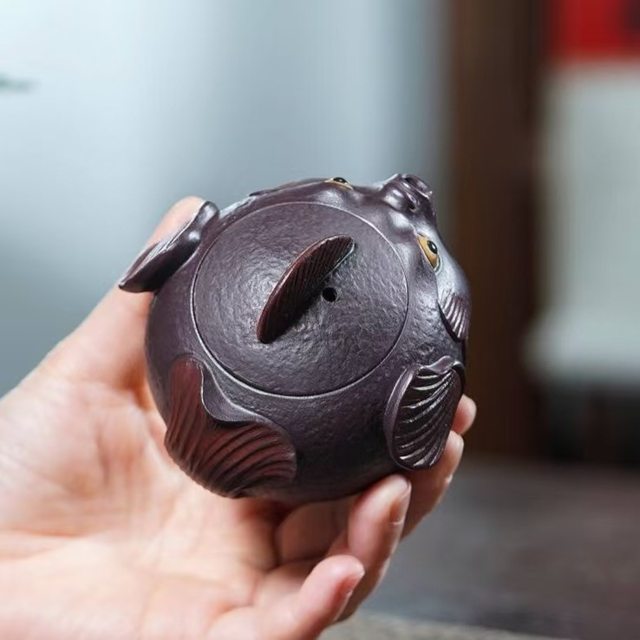 Yixing purple clay pot original mineral purple mud mouth fish hand grasping pot teapot household kung fu tea set