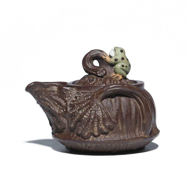 Yixing raw ore purple sand pot fair cup tea divider sculpture frog lotus seed hand-caught pot tea ceremony accessories good luck