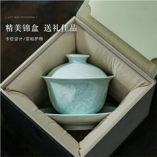 Jingdezhen Yingqing carved Sancai bowl single high-end tea bowl high-end Kung Fu tea set is not hot and has a thin tire