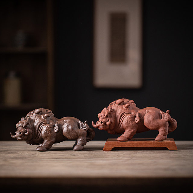 Creative ceramic piggang hyena tea pet ornaments high-end boutique can be raised home desktop decoration large purple sand crafts
