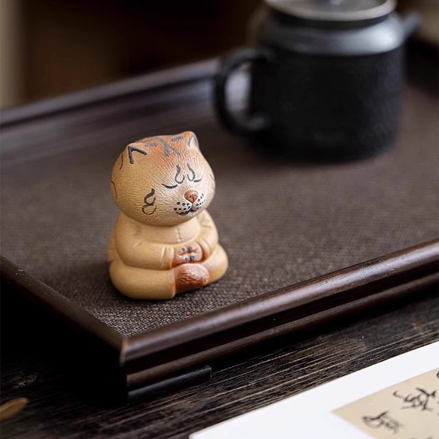 Hand-made purple clay tea pet tiger desktop ornaments zodiac tiger high-end tea set tea table decorations boutique can be raised