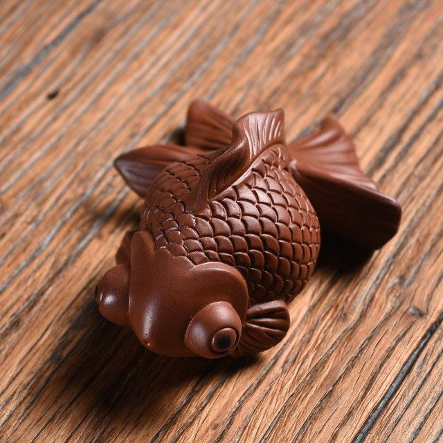 Purple sand goldfish tea pet ornaments can be used to raise fish tanks, tea sets, tea tables, large kung fu accessories, tea play koi