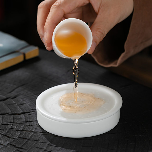 High-end ice-seed plain burnt mutton-fat jade lidded bowl, teapot, coaster, built-in water tea bucket, tea accessories and supplies