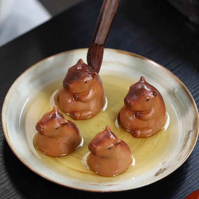 Purely handmade creative purple clay tea pet capybara small ornaments Capibara cute boutique can grow tea set tea tray desktop