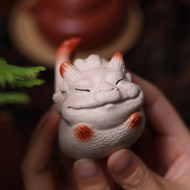 Handmade purple sand tea pet fish transformed into a dragon and stepped into the blue clouds and a small flying dragon tea pet ornaments can be kept as tea sets and tea table decorations