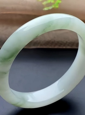 天然天山翠翡翠色飘花玉石手镯圆条女款美人玉镯饰品显气质