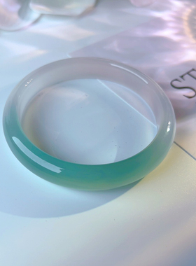 带鉴定证书  特级半山半水手镯天然玛瑙玉髓冰种渐变浅绿平安玉镯