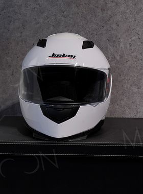 慕空间儿童房衣帽间样板房风衣衬衫男孩房机车外套头盔摆件装饰品