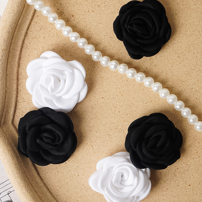 2024情人节蛋糕装饰品仿真山茶花摆件黑白高级感花朵女神生日插件