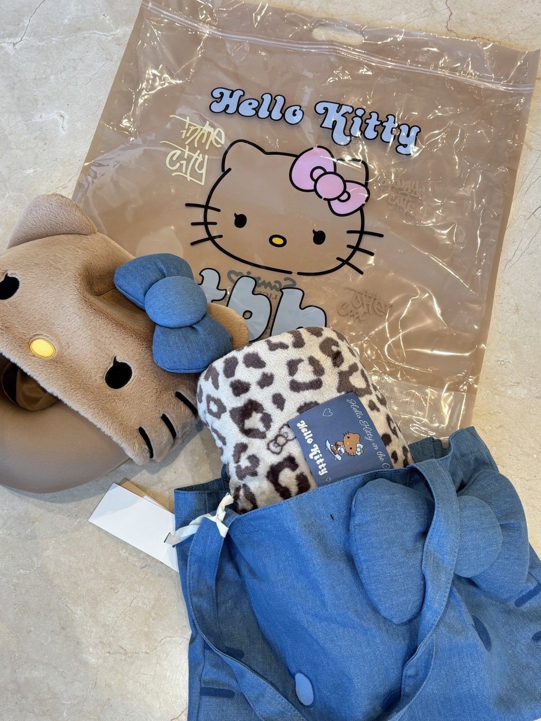 hellokitty凯蒂猫U型枕连帽抱枕三件套午睡毯子帆布袋包旅行套装,淘宝优惠券,粉丝福利购,淘宝优惠卷