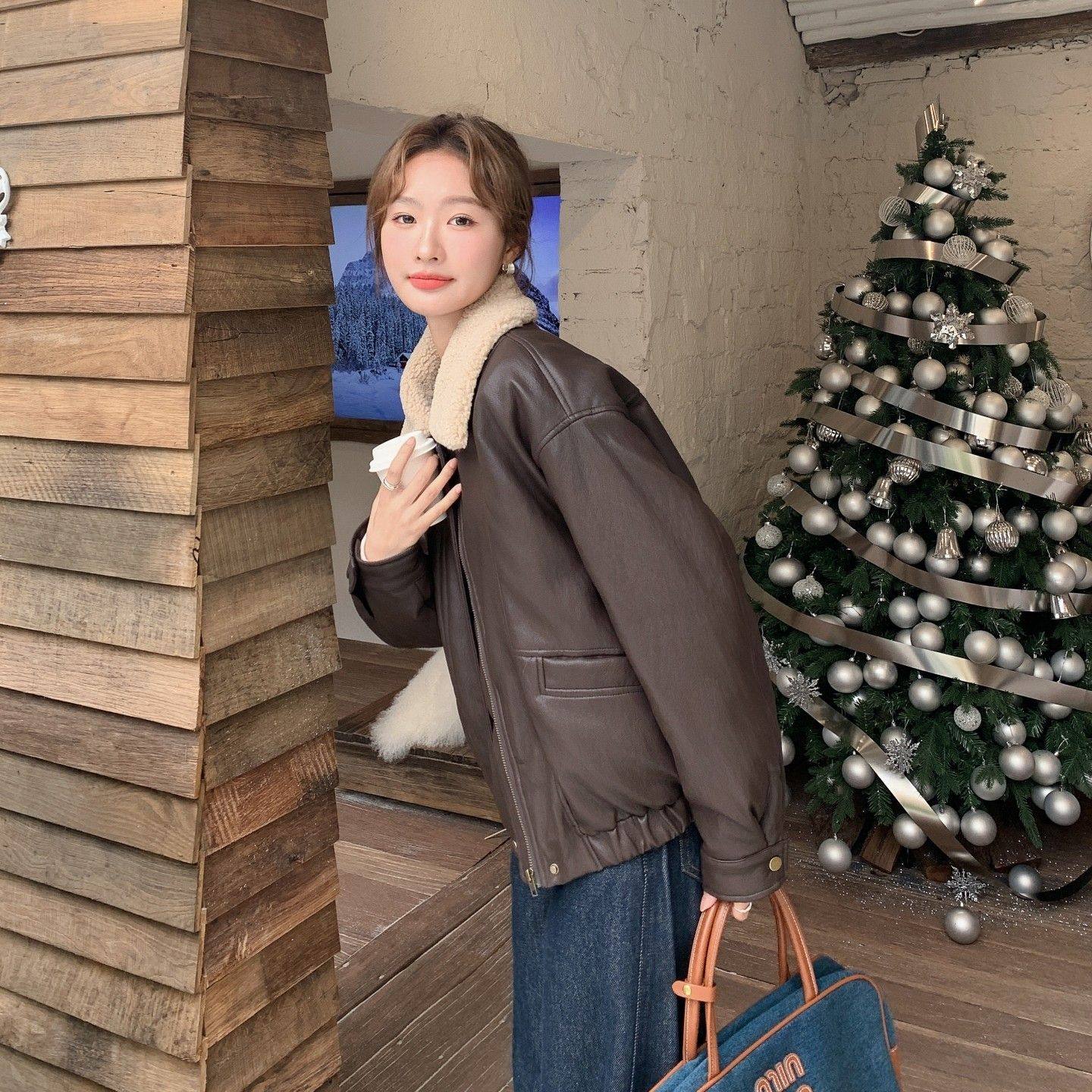 棕色短款羽绒服女冬季韩系新款港风复古羊羔毛翻领设计感皮衣外套,淘宝优惠券,粉丝福利购,淘宝优惠卷