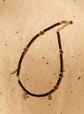 HiHipenny/温暖壁炉手绘小鸟树叶吊坠项链黑玛瑙天然石木串珠项链