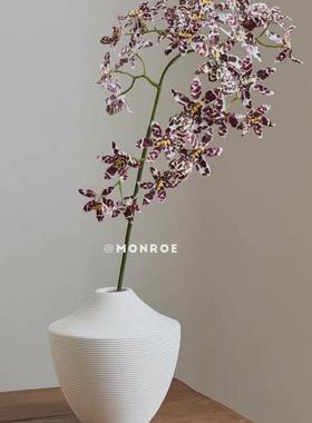 ins风口条纹简约窄白色陶瓷花瓶茶几餐桌办公桌精致水养插花装饰