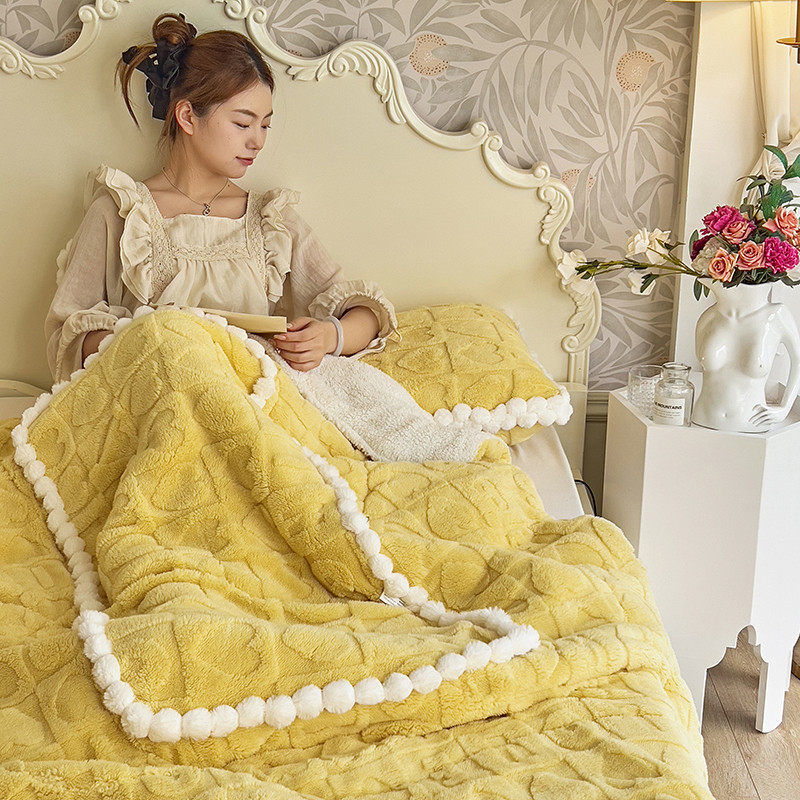 冬季加厚加绒保暖塔芙绒抱枕被子两用汽车载沙发办公室午睡,淘宝优惠券,粉丝福利购,淘宝优惠卷