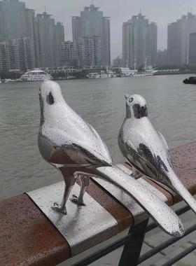 不锈钢小鸟雕塑铸造锻打工艺酒店花园栏杆摆件厂家直销