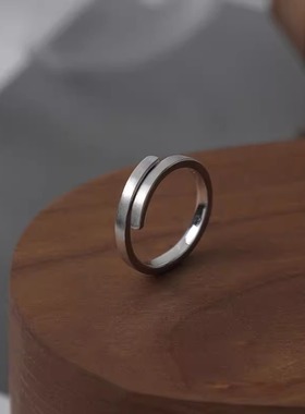 戒指男潮工业风小众设计高级做旧质感个性开口极简女戒钛钢不掉色