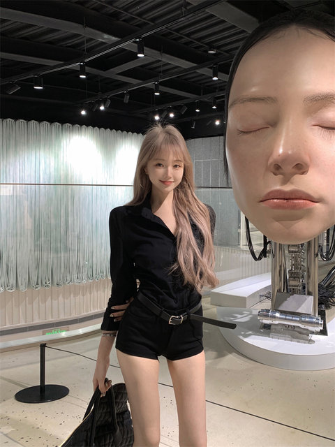 Loose and slim black long-sleeved temperament