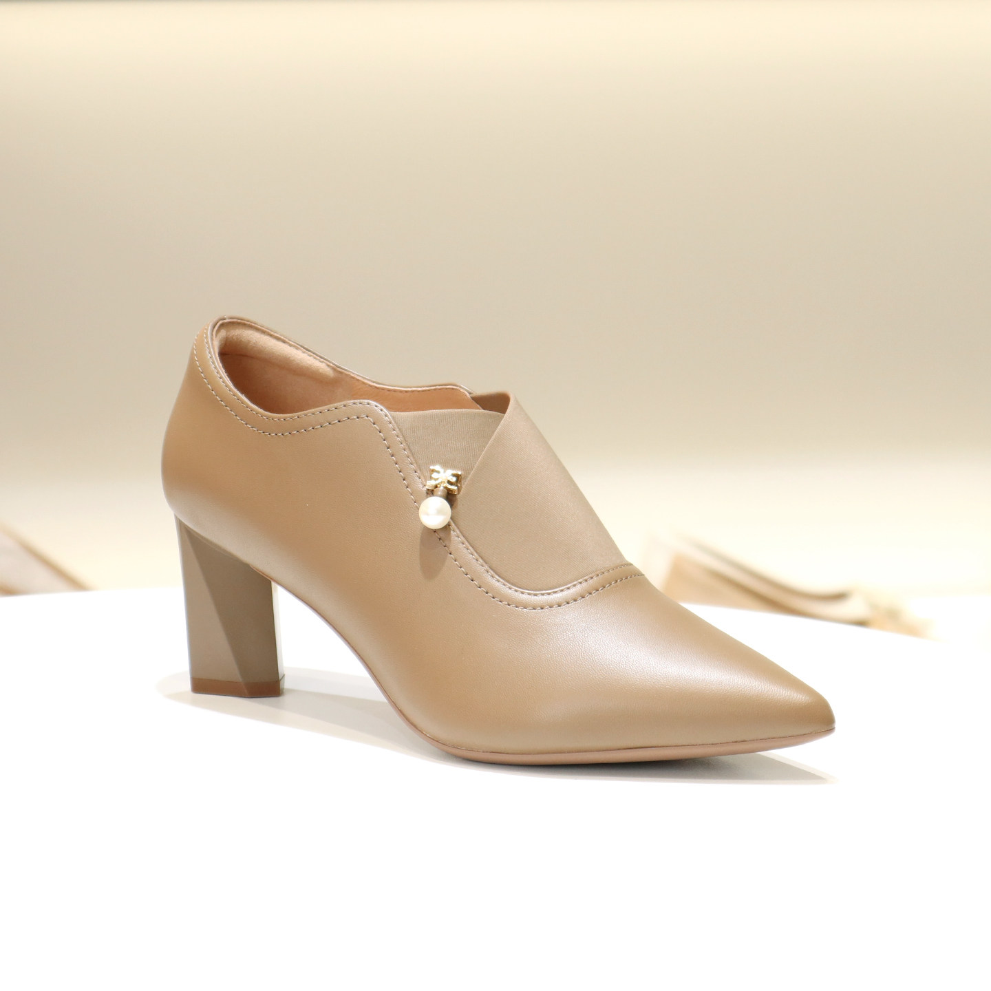 千百度25粗跟尖头一脚蹬羊皮深口单鞋A25471695女鞋A25471694A01,淘宝优惠券,粉丝福利购,淘宝优惠卷