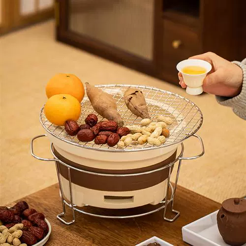 Керамическая плита для барбекю для кипячения чайной плиты Домашнее крылое угодье на открытом воздухе.