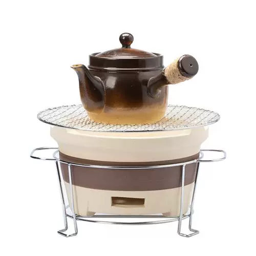 Керамическая плита для барбекю для кипячения чайной плиты Домашнее крылое угодье на открытом воздухе.