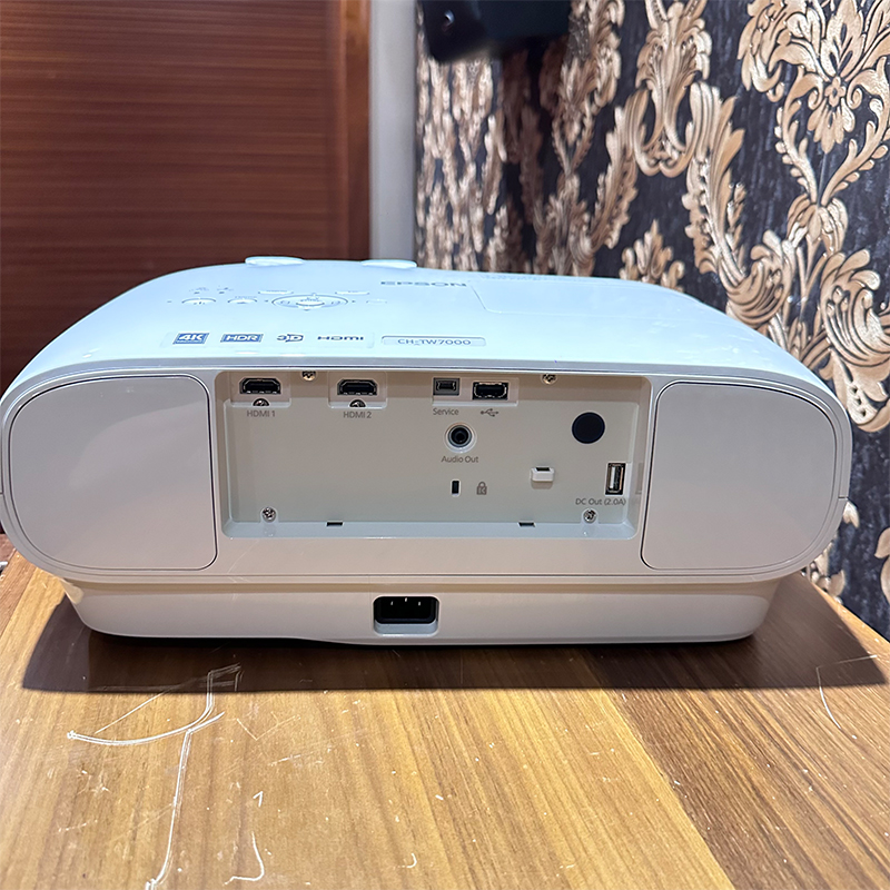 Epson爱普生CH-TW7000家用投影仪4K家庭影院大屏高清1080P投影机