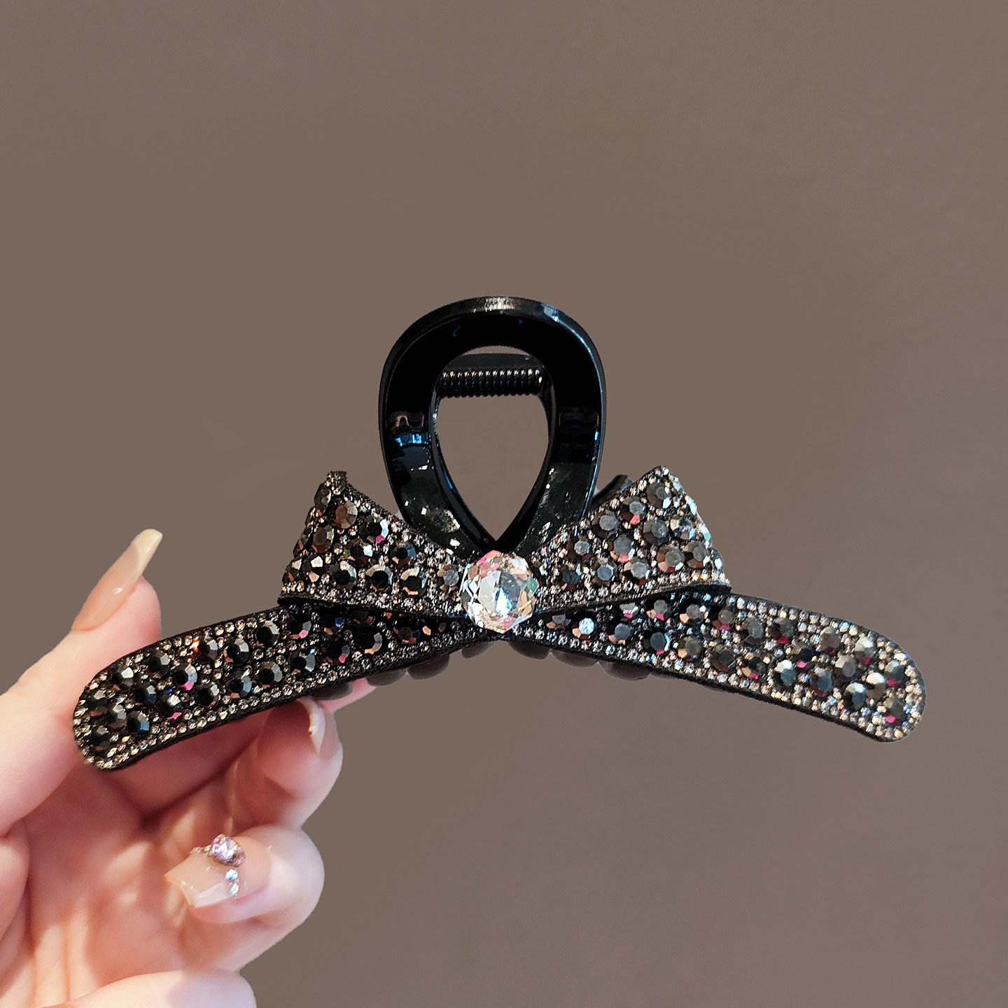 韩系满钻蝴蝶结盘发鲨鱼夹精致百搭后脑勺大号抓夹日常通勤发夹子,淘宝优惠券,粉丝福利购,淘宝优惠卷