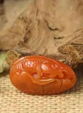 保山南红玛瑙鲤鱼荷叶挂件