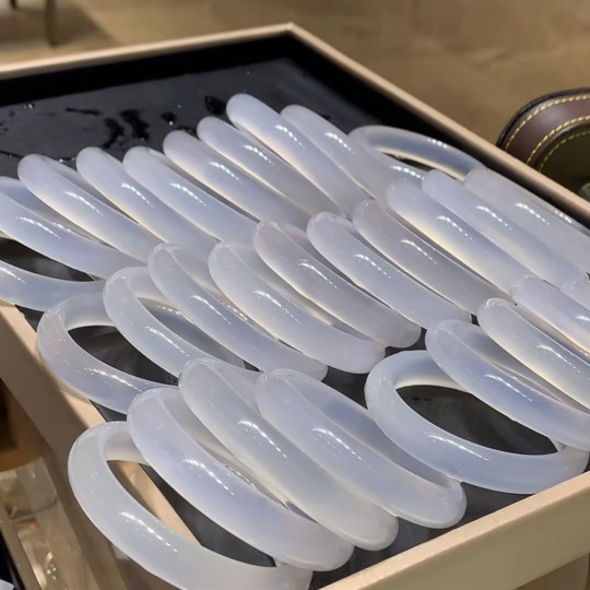 官方天然白月光玛瑙玉手镯荔枝冻玉髓白冰马料大码手镯女生礼物