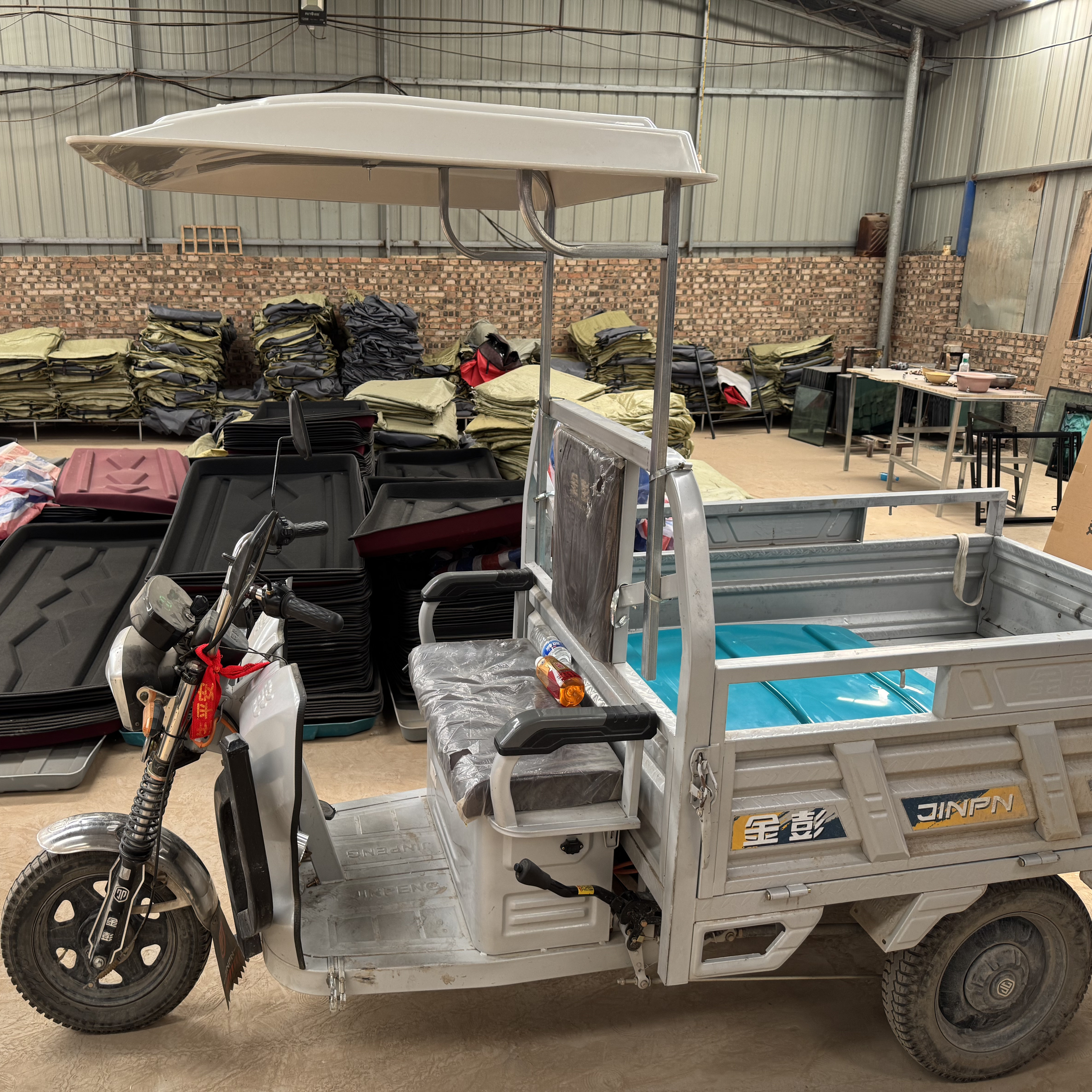 简易款电动三轮车车棚雨篷遮阳挡雨便捷可拆卸加厚塑料车顶耐用,淘宝优惠券,粉丝福利购,淘宝优惠卷