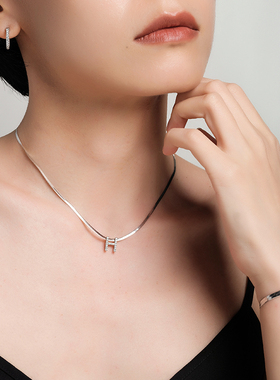 英伦王朝字母吊坠蛇骨项链