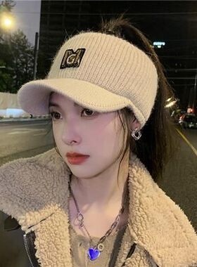 帽子女生冬秋季空顶马尾鸭舌帽保暖韩版护耳时尚女士棒球帽针织毛