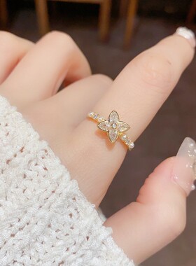 女铜简约活口戒指旋转花朵