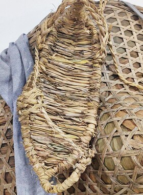 速发红色文化物命纪品念老旧斗笠帽草鞋复古怀旧墙面装饰老革件摆