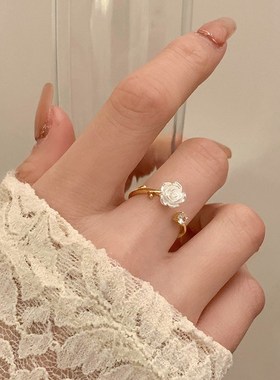 极速女生山茶装饰花戒指女款小众设计高级感中指T食指时尚独特花