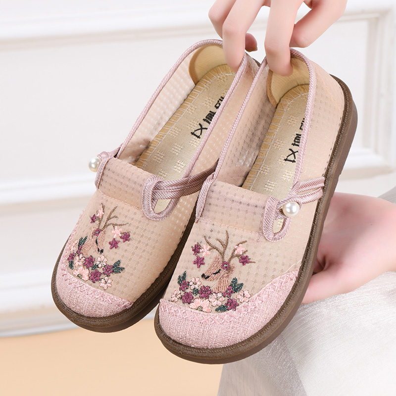 夏季新款老北京布鞋女透气网面妈妈鞋镂空软底一脚蹬民族风绣花鞋 - 图0