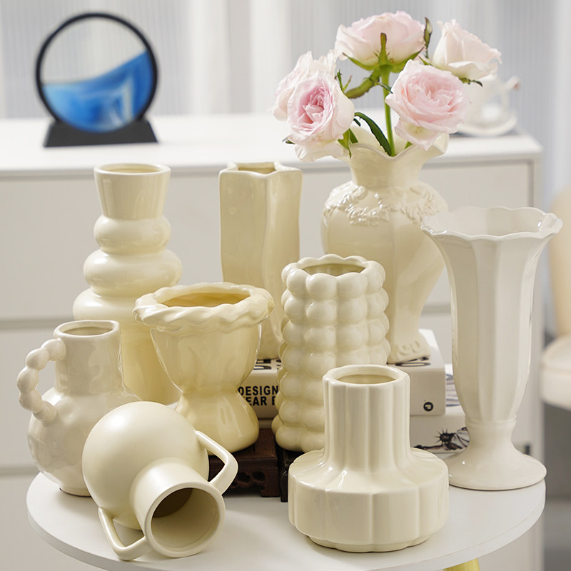 Light luxury ornaments, simple modern ceramic vase, cream feng shui water cultivation, flowers, dining table, living room, flower arrangement decoration