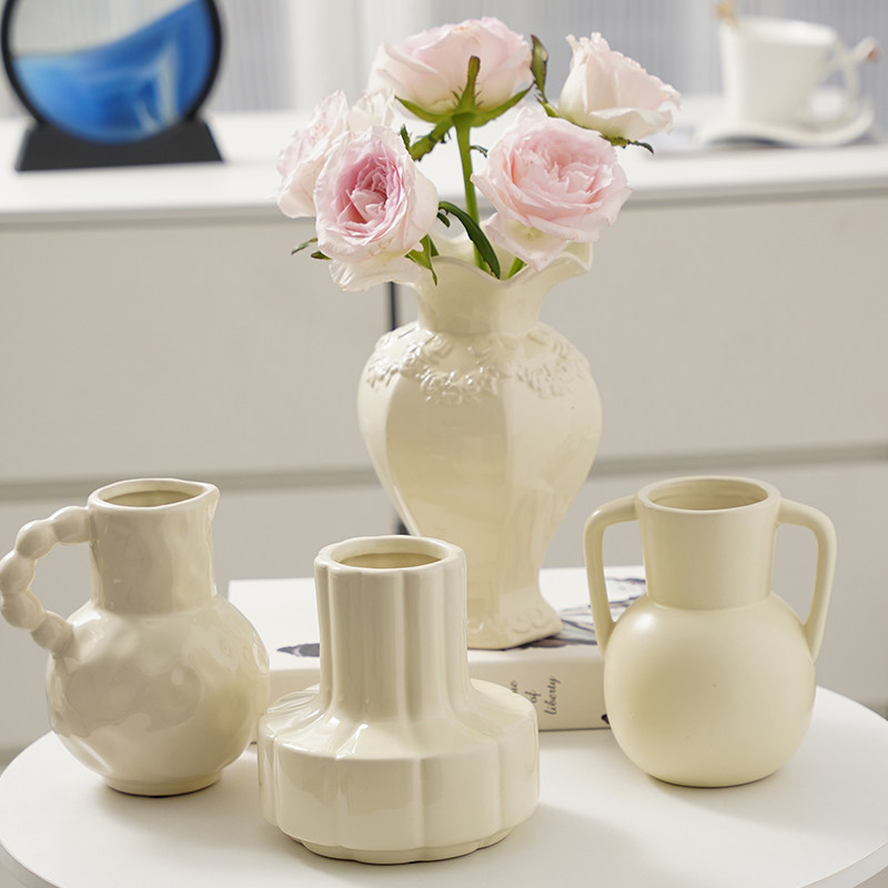 Light luxury ornaments, simple modern ceramic vase, cream feng shui water cultivation, flowers, dining table, living room, flower arrangement decoration